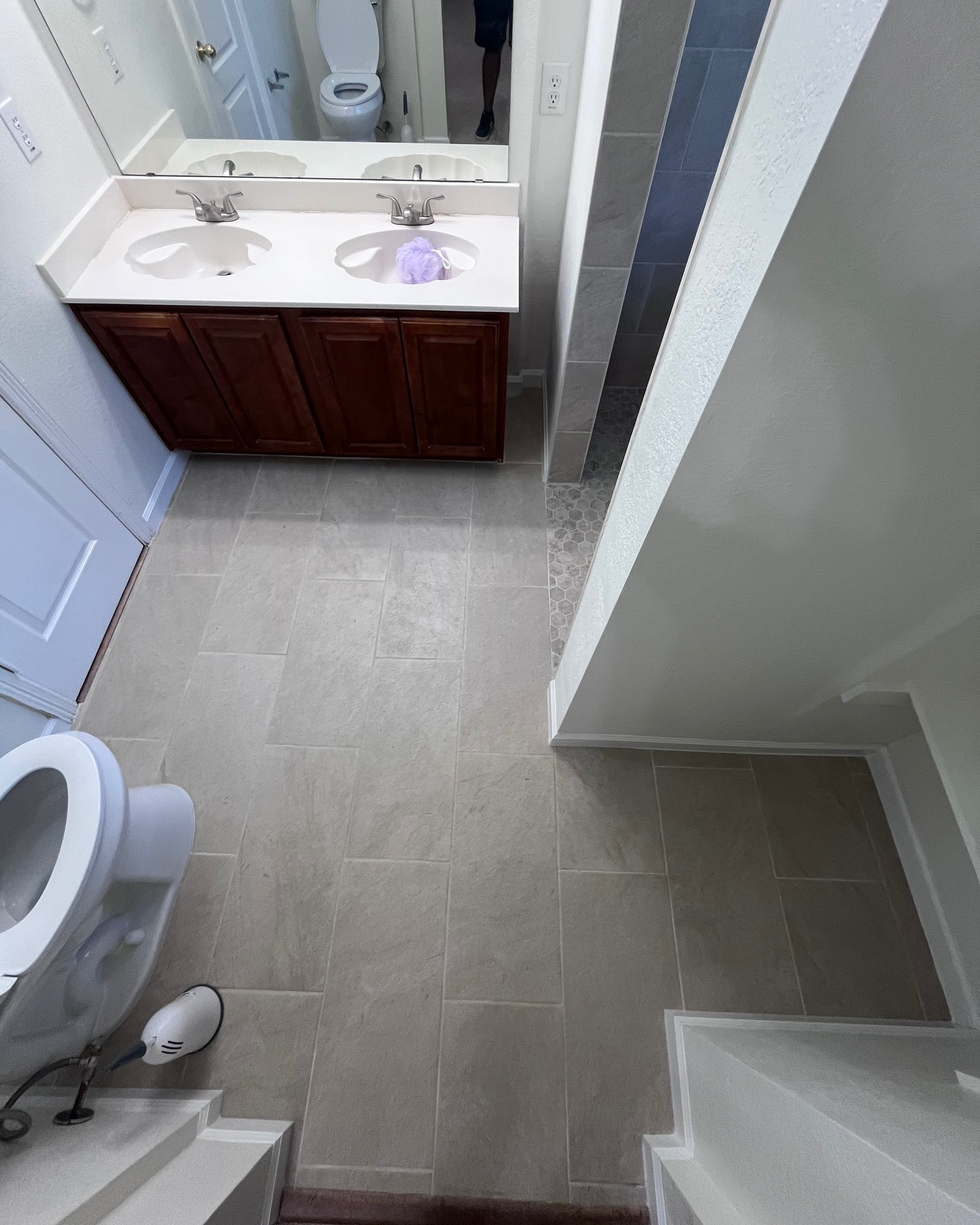 Complete bathroom with vanity
